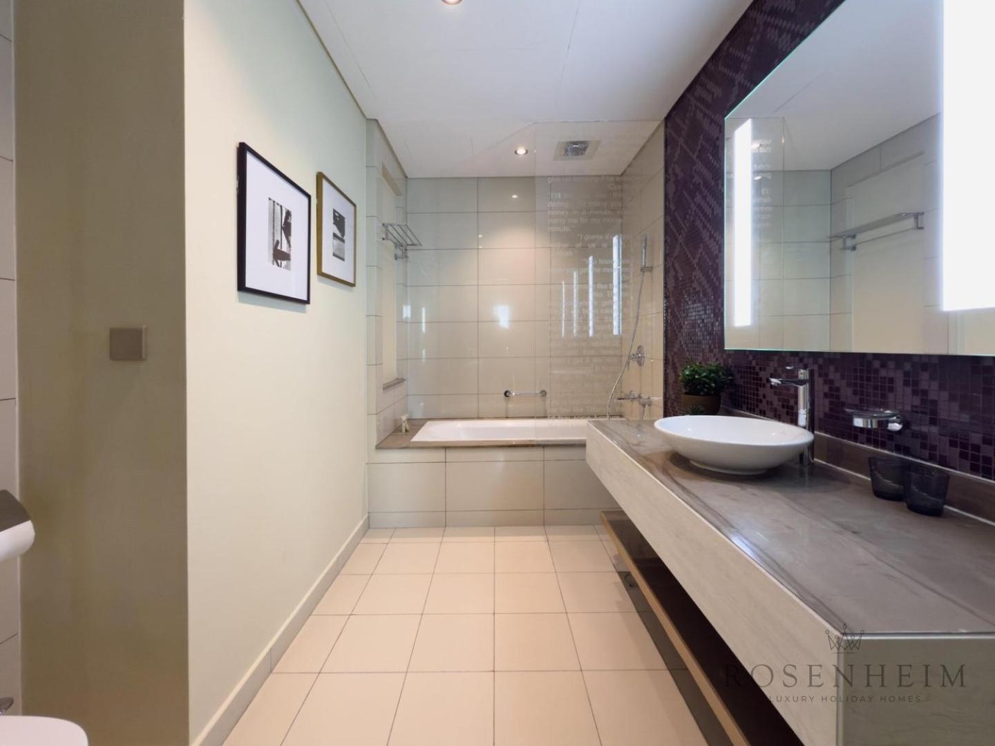 32 Percent Applied On Comfortable 1 Bedroom Luxury In Business Bay Holiday home Dubai